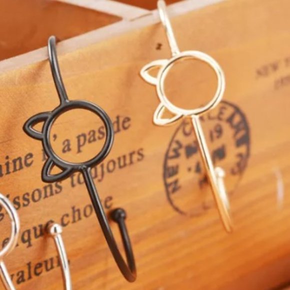 TT-Hollowed Out Cat Bracelet-Gold tone - Picture 2 of 3